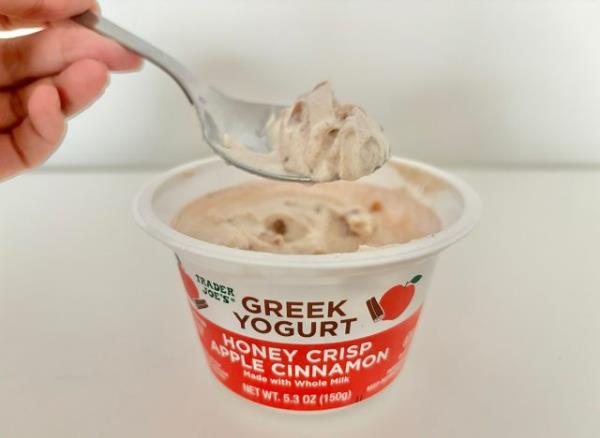 Trader Joe's Ho<em></em>ney Crisp Apple Cinnamon Greek Yogurt