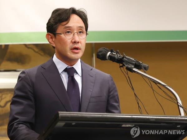 Choi Yun-beom, chair of Korea Zinc Inc., speaks during a press co<em></em>nference in Seoul on Oct. 2, 2024. (Yonhap)