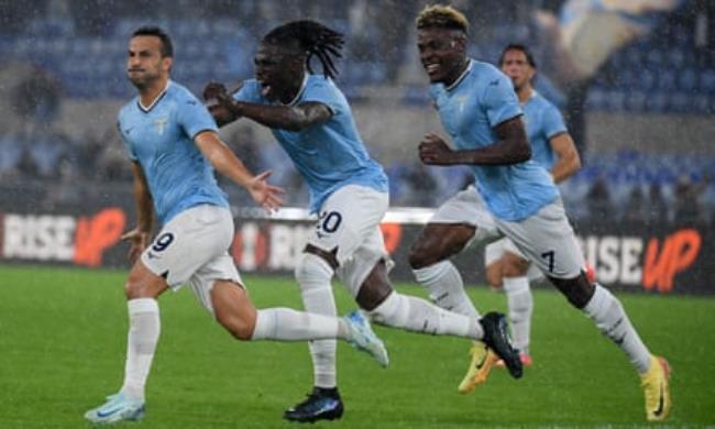 Pedro (left) is pursued by his Lazio teammates after breaking the deadlock against Nice.