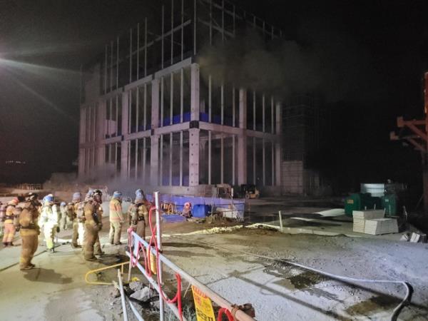 This Sept. 27 photo shows a co<em></em>nstruction site in Goyang, Gyeo<em></em>nggi Province, that was burned down by a fire on Sept. 26. (Yonhap)