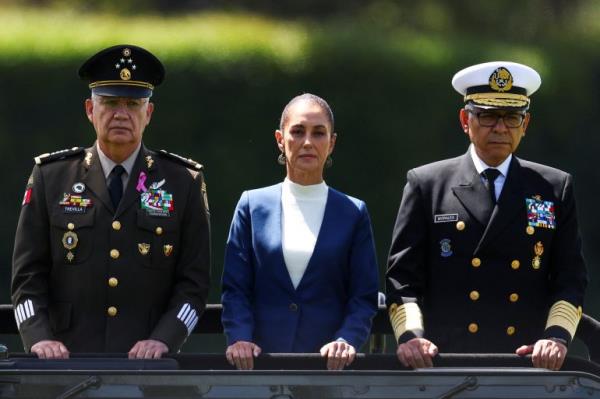 Mexico's Defense Minister Ricardo Trevilla Trejo and Secretary of the Navy Raymundo Pedro Morales Angeles stand next to Mexico's President Claudia Sheinbaum.