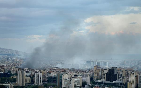 Smoke billows at the site of Israeli airstrikes in a south Beirut suburb, early on October 2, 2024. - At least five Israeli strikes hit Beirut's southern suburbs early October 2, a Lebanese security source said, as the Israeli military said it was targeting Hezbollah sites and issued several evacuation orders. (Photo by Etienne TORBEY / AFP)