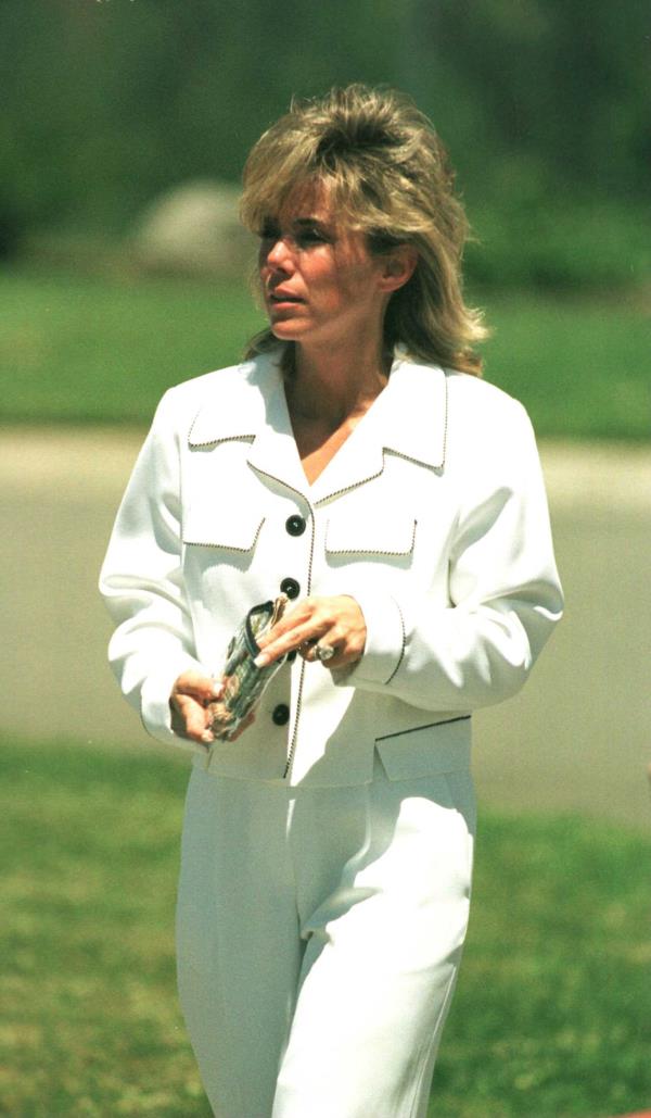 Tammi Saccoman outside Folsom State Prison on June 12, 1999.