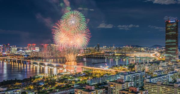 Huge crowd at South Korea fireworks sparks safety co<em></em>ncern after deadly 2022 crush