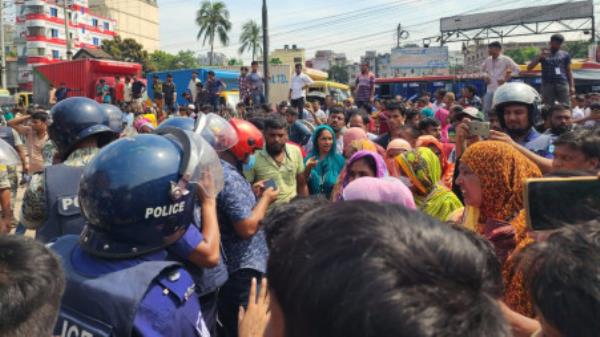 RMG workers protest in Ashulia on 2 October 2024. Photo: Collected