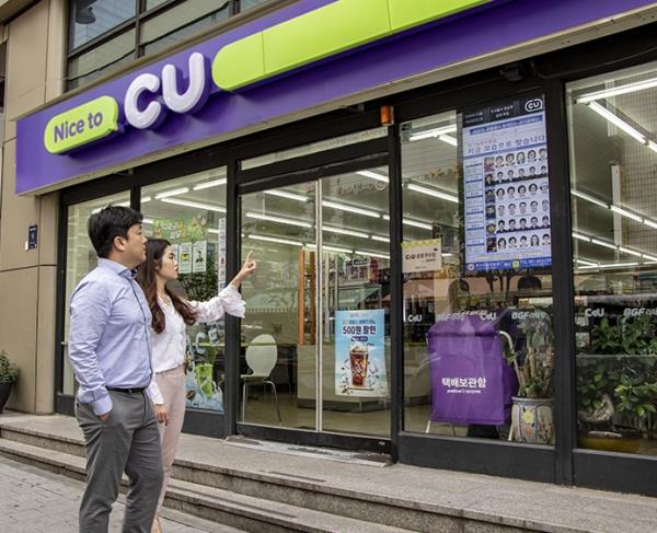 A　CU　convenience　store　in　Seoul